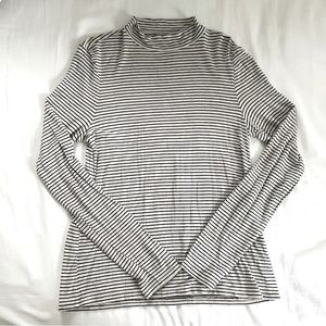 American Eagle Soft & Sexy Black and White Turtleneck / Mock Neck Top